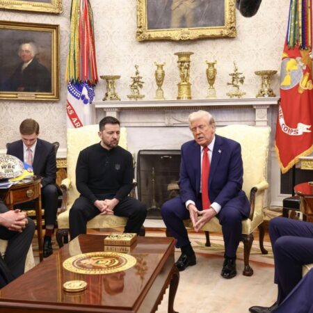 Volodymyr Zelensky Presents Oleksandr Usyk’s World Title Belt to Donald Trump