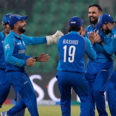 Australia Scores 264, Semifinal Balance Hangs