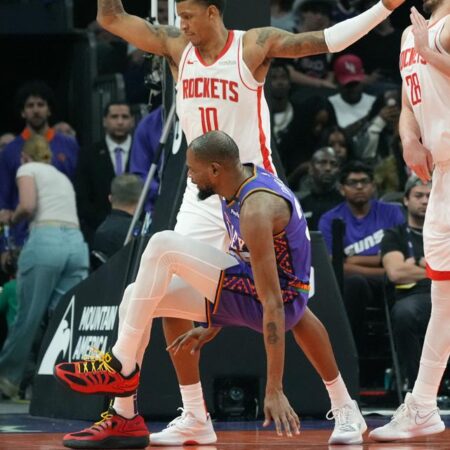 टेनिस स्टार विवादित कोच के साथ प्रशिक्षण के लिए तीन महीने के लिए प्रतिबंधित