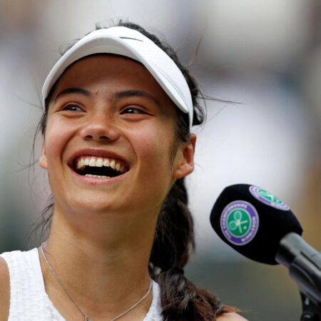 एम्मा राडुकानु का वोडाफोन के साथ £3 मिलियन का अनुबंध समाप्त