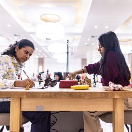 भारतीय शतरंज का स्वर्ण युग: कोनेरू हम्पी बनाम दिव्या देशमुख, विश्व कप फाइनल की महागाथा