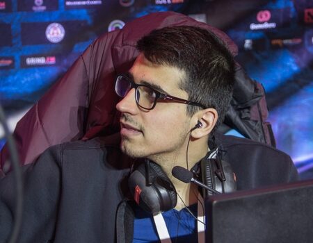 डोटा 2 में हलचल: दिग्गज साक्सा का टीम यांडेक्स के साथ अप्रत्याशित गठबंधन!