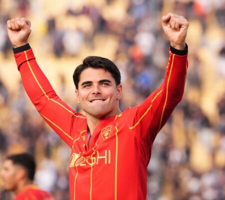 समकालीन टेनिस का नया अध्याय: सिन्नर ने जोकोविच को रौंदा, अल्काराज़ से खिताबी भिड़ंत